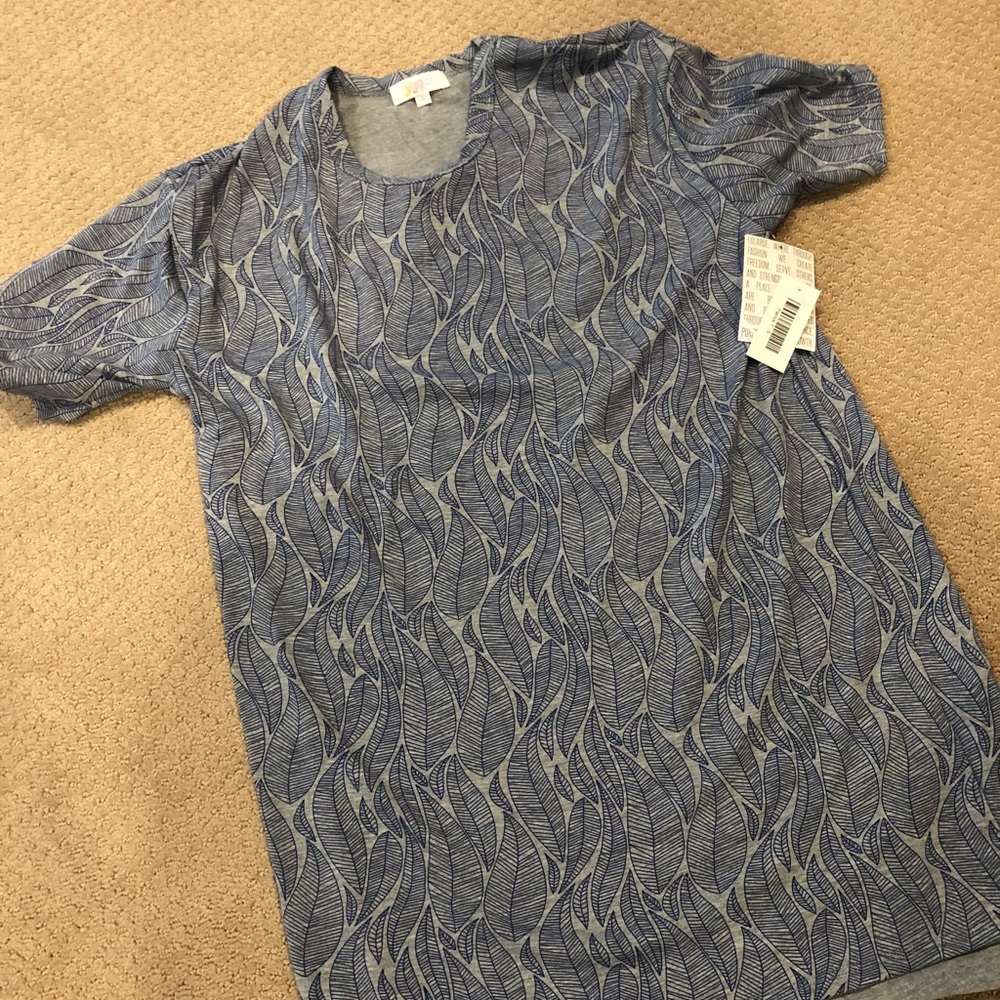 LuLaRoe Small Patrick Tee